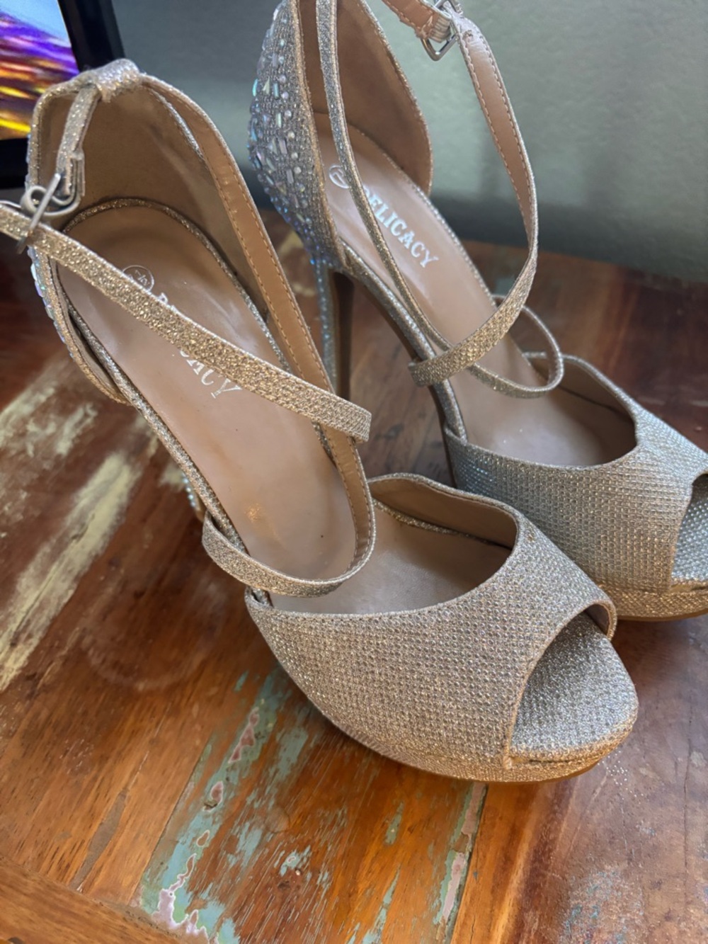 Delicacy Women's Glitter Peep-Toe Platform Heels in Champagne Gold
